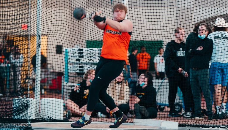 Sweigart Locks Up Third in Discus in Huntington Invitational