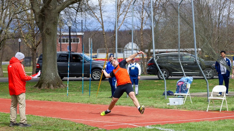 Hammons Takes Seventh in Javelin in Billy Hayes Invitational